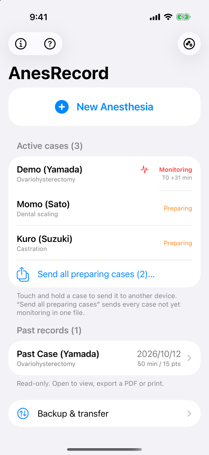 ホーム画面。上部に AnesRecord のタイトル、New Anesthesia ボタン、ACTIVE CASES (1) に Demo (Yamada) が Monitoring 表示、PAST RECORDS (1) に Past Case (Yamada)、下に Backup & transfer。