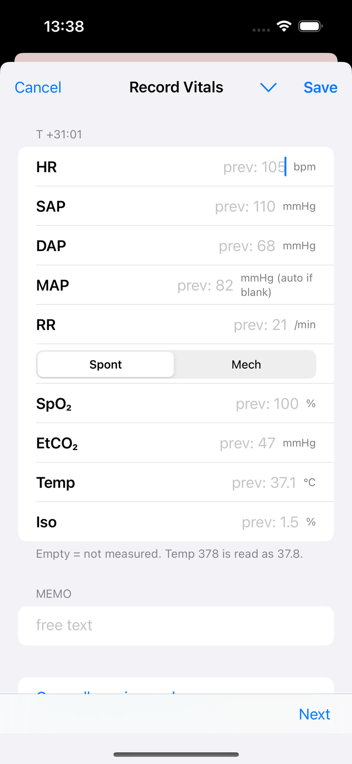 Record Vitals 画面。HR・SAP・DAP・MAP（auto if blank）・RR・呼吸様式の Spont/Mech・SpO₂・EtCO₂・Temp・Iso の入力欄が並び、それぞれ右に前回値が薄く表示されている。下に MEMO の自由入力欄。
